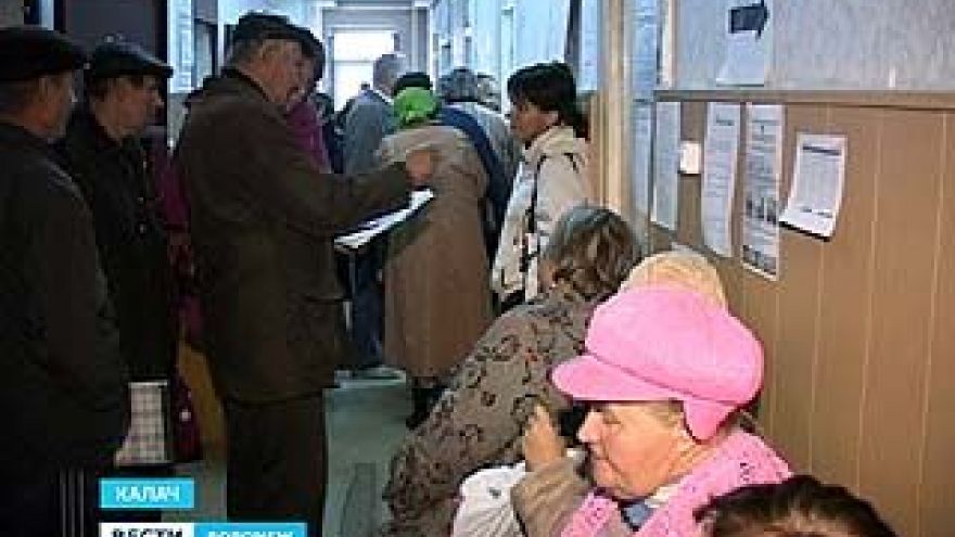 В Калаче у райсобеса собираются огромные очереди
