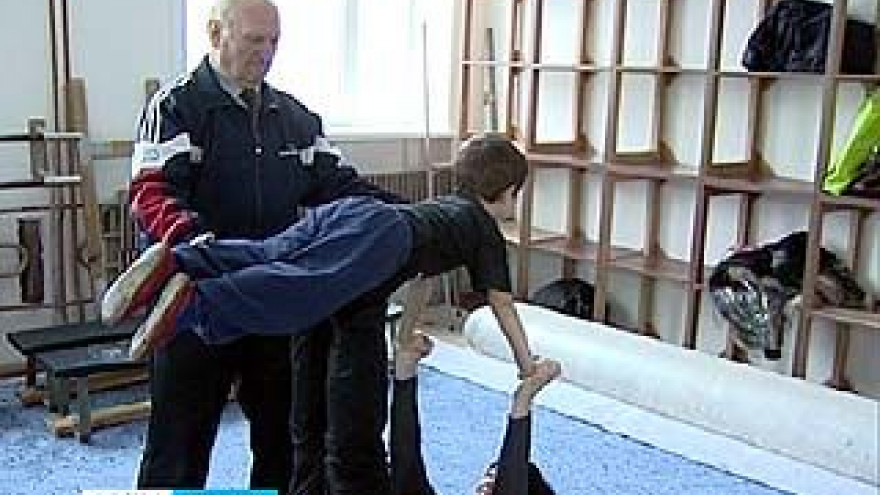 Основатель школы воронежской акробатики отметил 90-летний юбилей