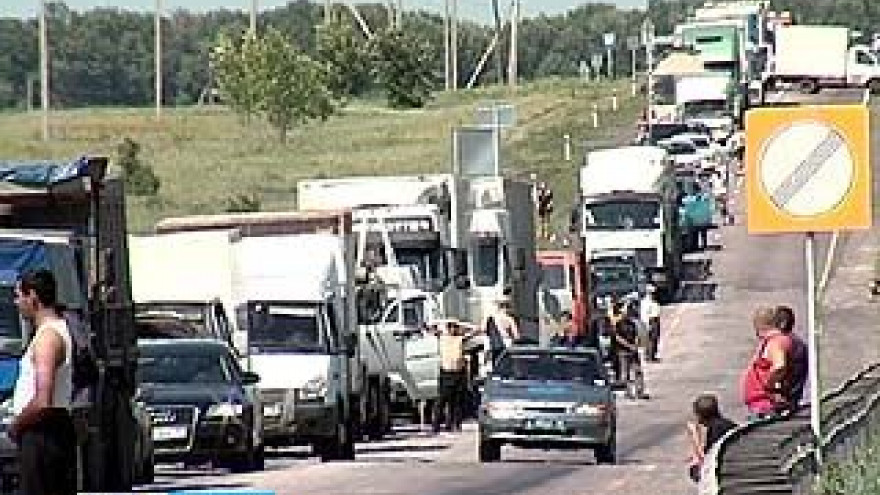 Трасса "Воронеж-Тамбов" стояла в огромной пробке больше часа