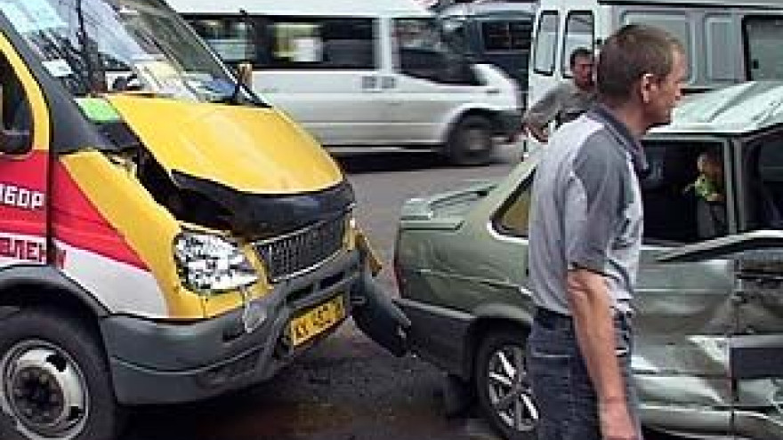 В центре Воронежа произошла авария с участием маршрутки