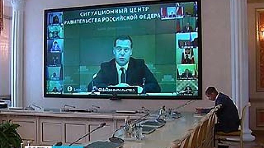 Премьер-министр Дмитрий Медведев поблагодарил всех, кто поддерживает вынужденных переселенцев из Украины