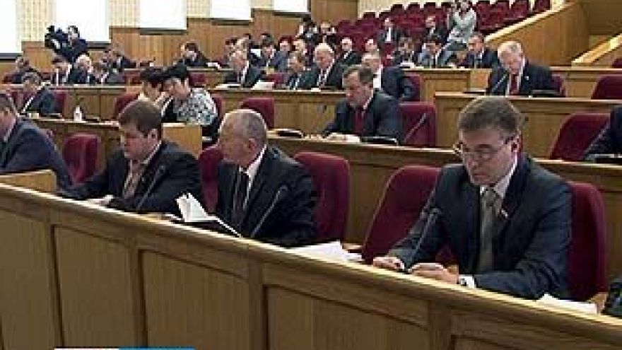 Депутаты областной думы на очередном заседании приняли несколько законов
