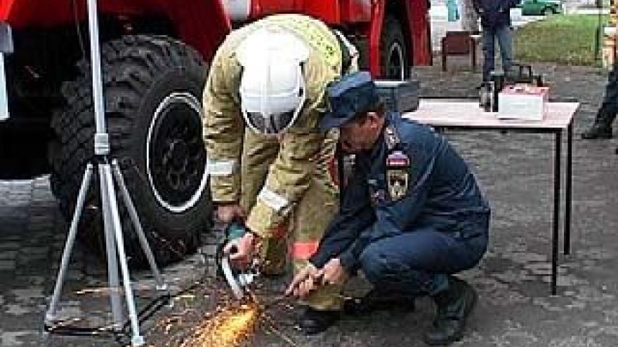 Большая пожарная выставка работает прямо под открытым небом