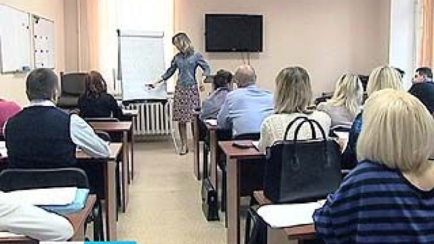 Чиновникам наймут педагогов и расскажут, как вежливо отказываться от взяток