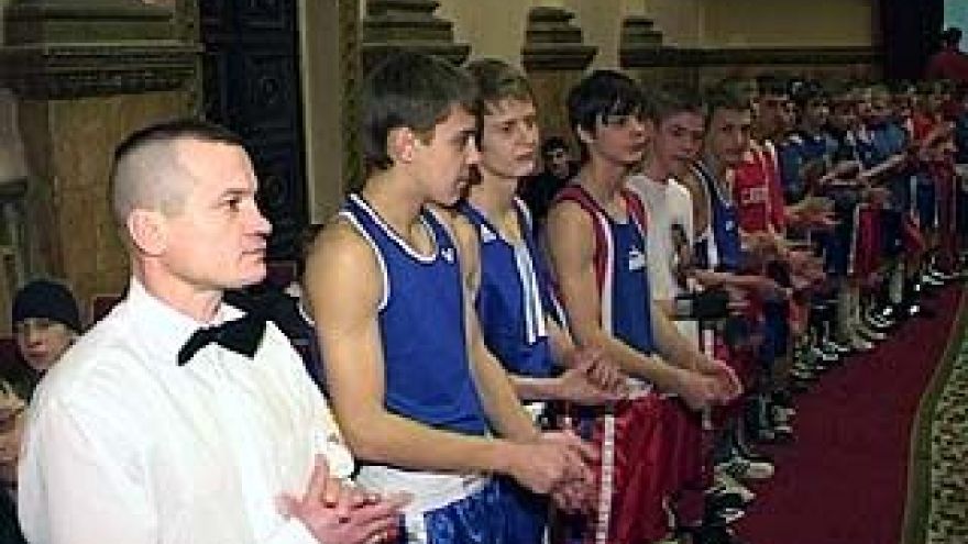 Боксерский турнир памяти Петра Ижокина проходит в Доме офицеров