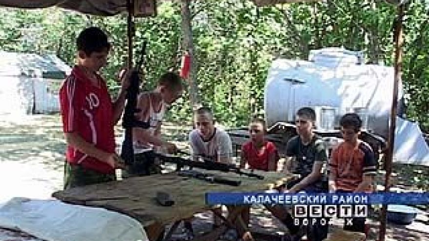 Калачеевские школьники отправились в военно-спортивный лагерь "Казачок"