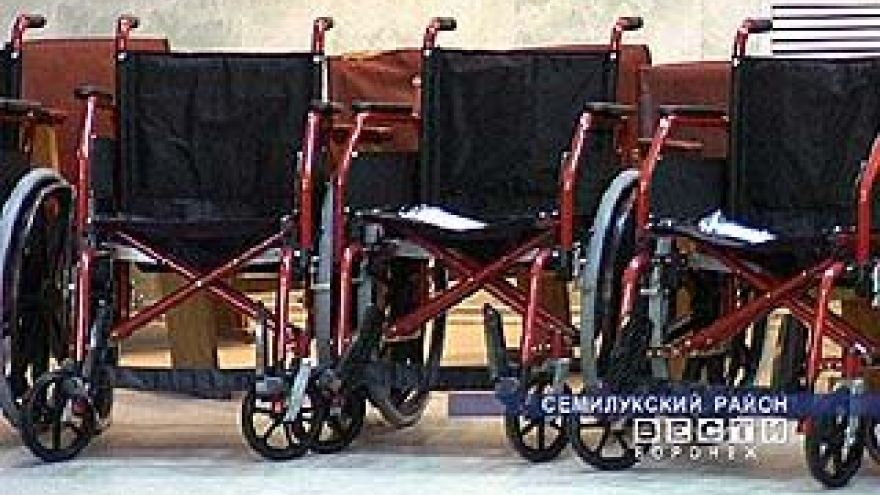 Несколько инвалидов Таловского района получили коляски