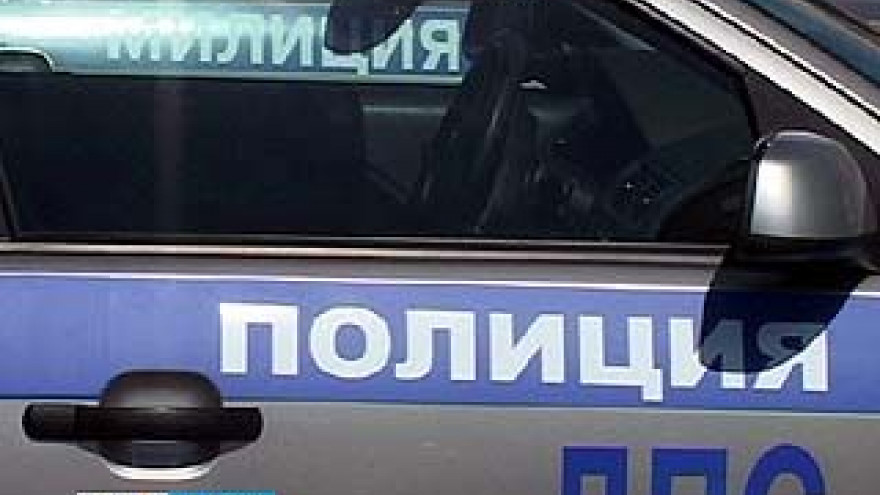 Воронежские полицейские меняют наклейки на служебных автомобилях
