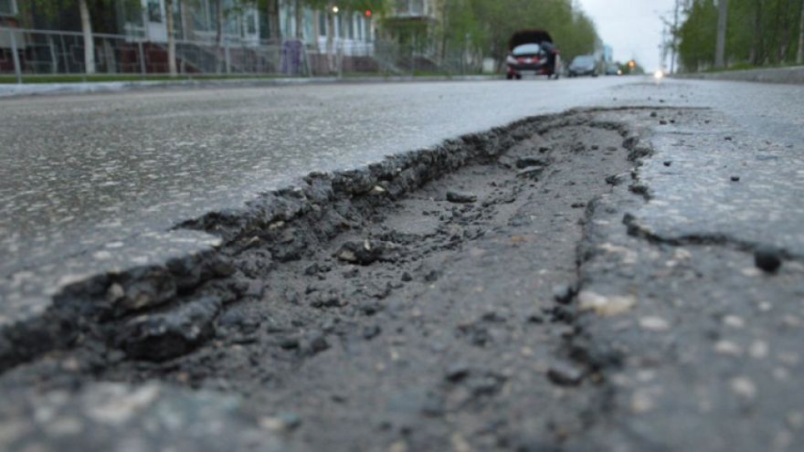 Житель Воронежской области отсудил у дорожников 109 тыс. рублей за яму на трассе