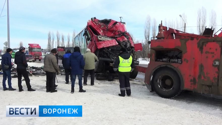 Воронежский облздрав: 3 пострадавших в ДТП с автобусом и фурой находятся в реанимации