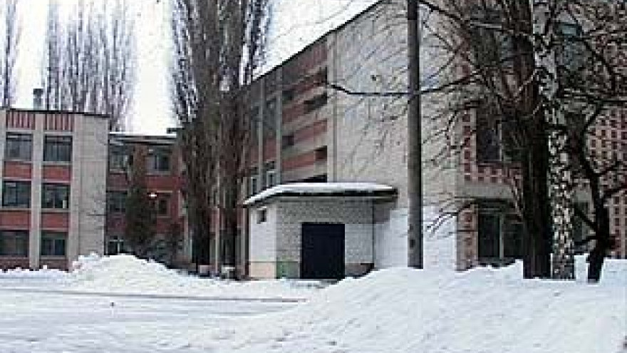 В 70 школе заставляли учеников убирать пришкольную территорию