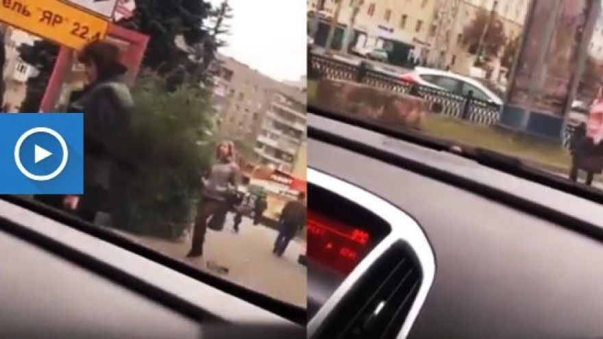 Водителя иномарки оштрафовали за попавшую на видео езду по тротуару в центре Воронежа