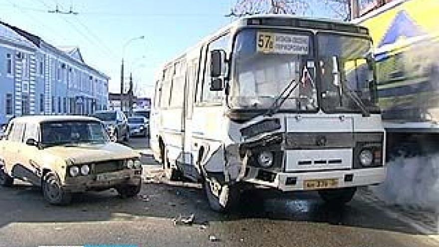 Компенсацию при ДТП на скользкой дороге оплатит Управление дорожного хозяйства