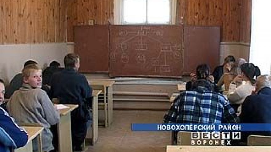Одну из старейших школ области могут закрыть