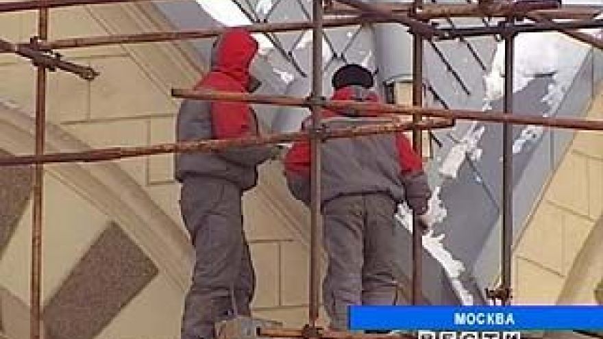 Россошанцы реставрируют московский кафедральный собор Петра и Павла