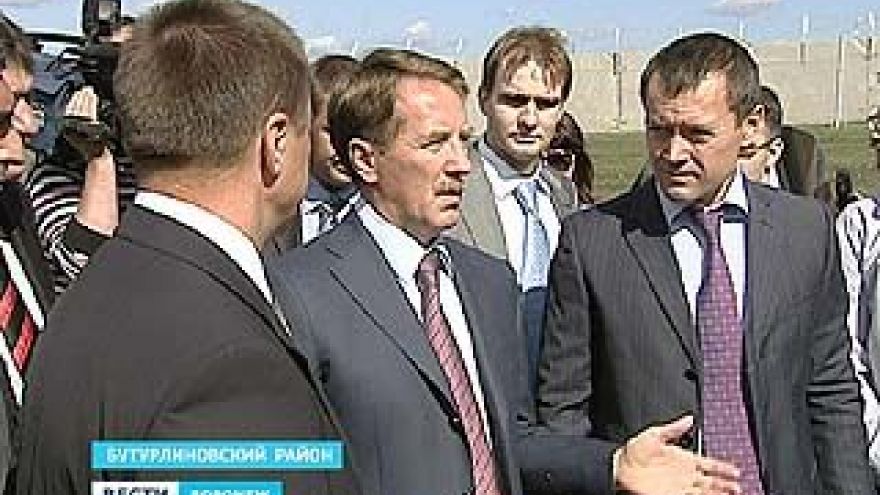 В День знаний губернатор Алексей Гордеев посетил Бутурлиновский район