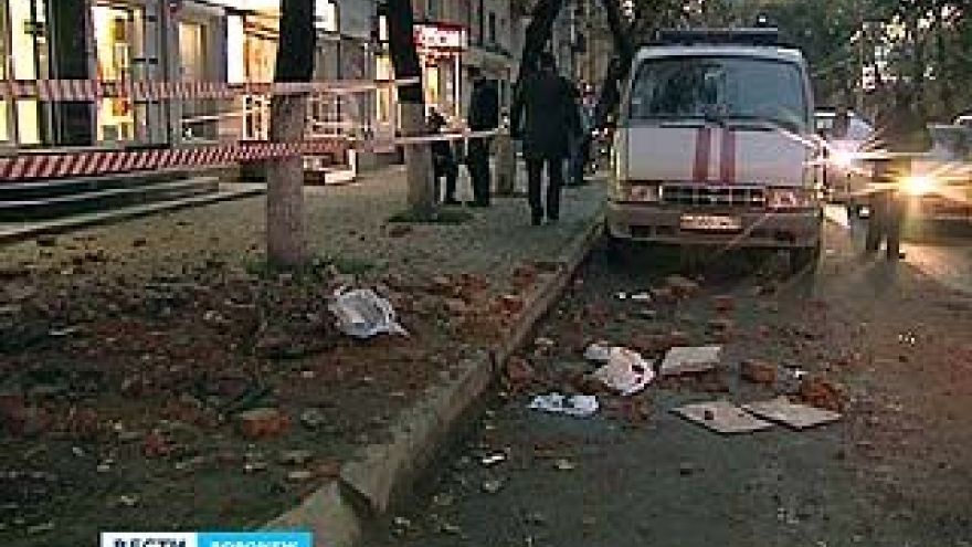 Девушки, попавшие под обвал дымохода, чудом остались живы