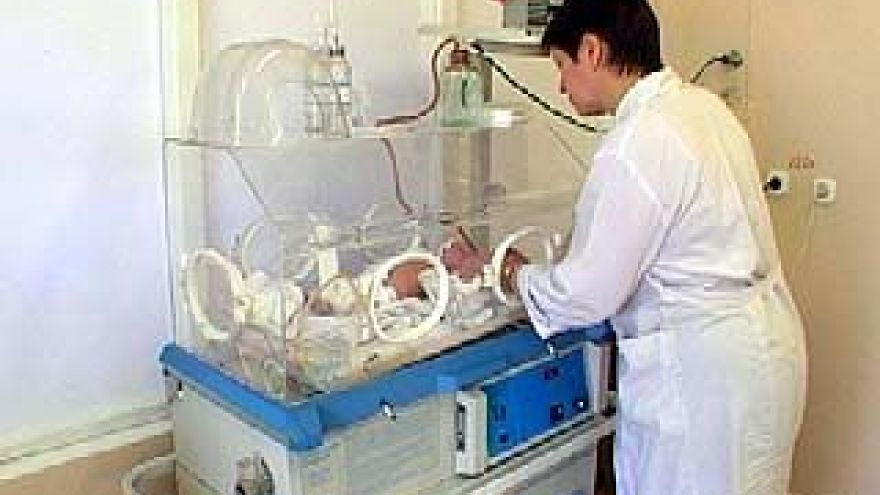 Сокращение расходов на обеспечение роддома привело к росту зарплаты