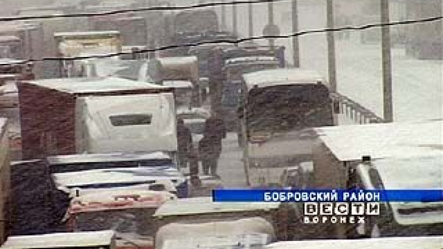 Снегопад вновь добавил водителям неприятностей