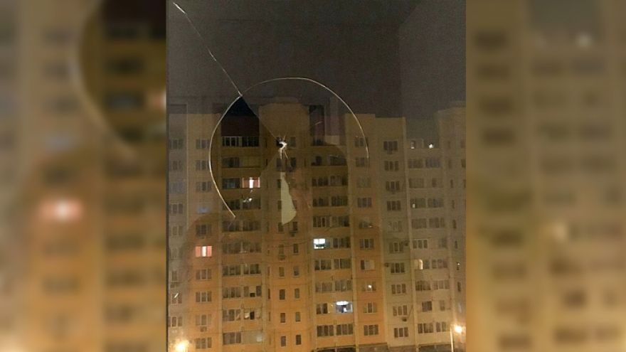 Неизвестные прострелили балкон воронежской многоэтажки