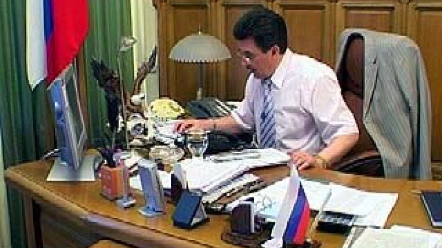 Мэр Борис Скрынников каждый четверг ведет прием горожан по телефону