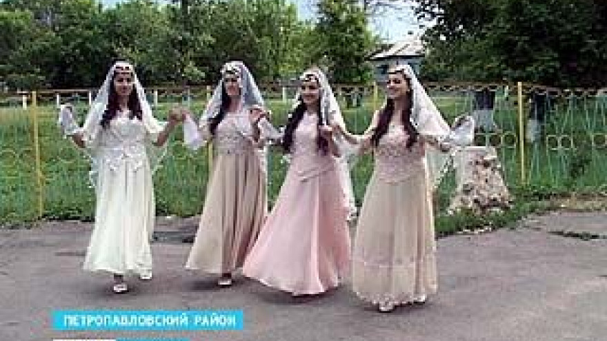 Жители села Старая Криуша Петропавловского района изучают восточные танцы