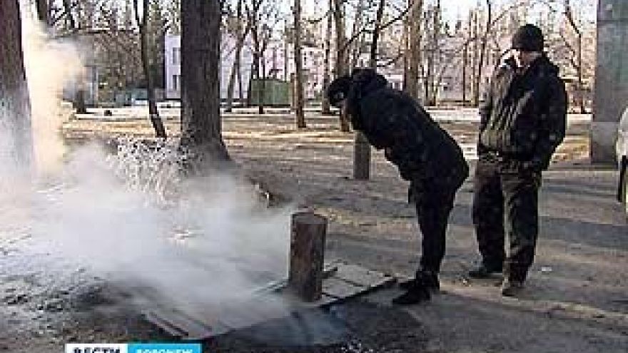 На улице Остужева на прошедших выходных прорвало трубу