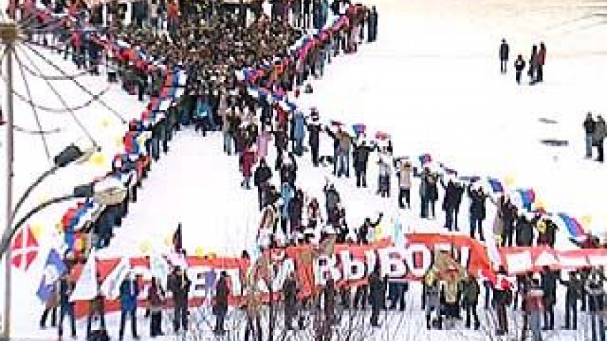 Активисты молодежных движений провели митинг на площади Ленина