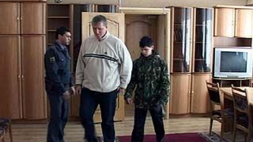Два приятеля выкрали ключи от автомобиля у своего тренера по боксу