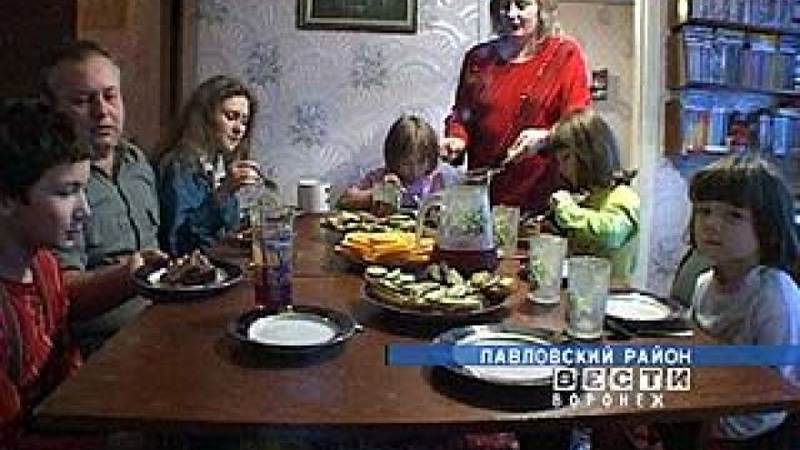 Супруги Жидковы ростят двух своих детей и 4-х приемных