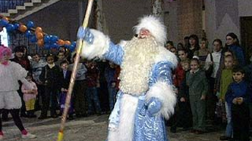 За новогодние праздники Дед Мороз и Снегурочка теряют по 5 кг