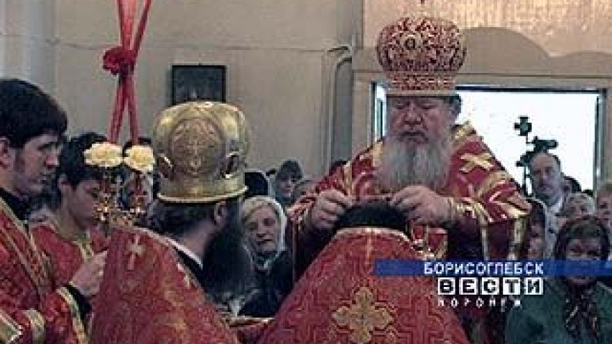 Митрополит Сергий провел праздничную службу в Никольском храме