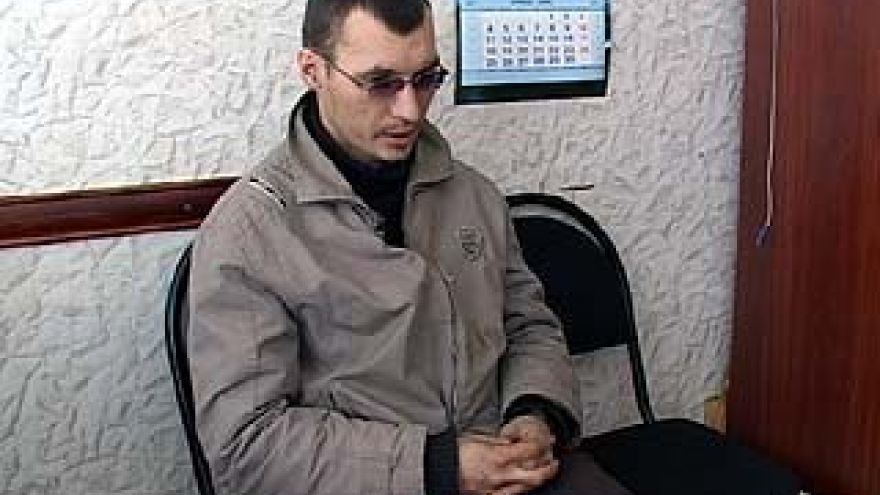 Вооруженный налётчик сдался продавцу
