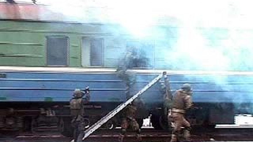 Бойцы спецназа штурмовали поезд на Курском вокзале