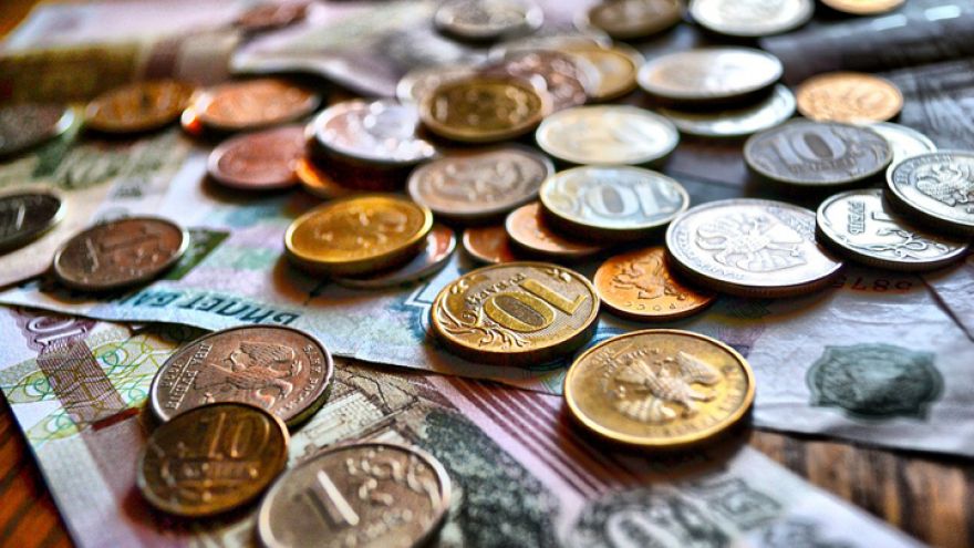 МРОТ в России впервые сравнялся с прожиточным минимумом