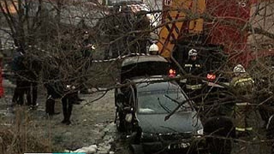 В результате ДТП на улице Новосибирской автомобиль вылетел с моста