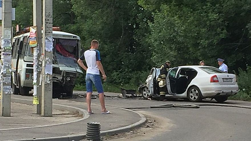 В ДТП с маршруткой под Воронежем пострадали 6 человек