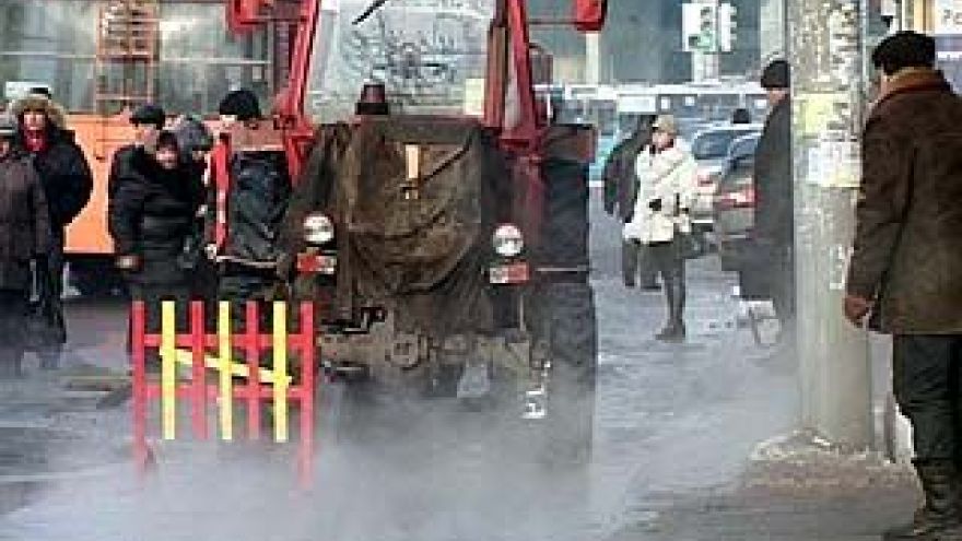 На площади Застава снова прорвало водопроводную трубу