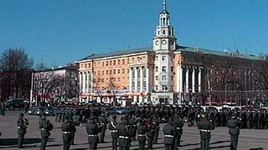 Традиционный инструктаж личного состава прошел на площади Ленина
