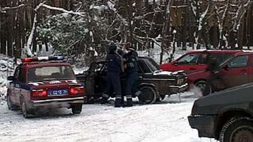 Участковый из Россоши задержал трех воров, ограбивших 15 машин