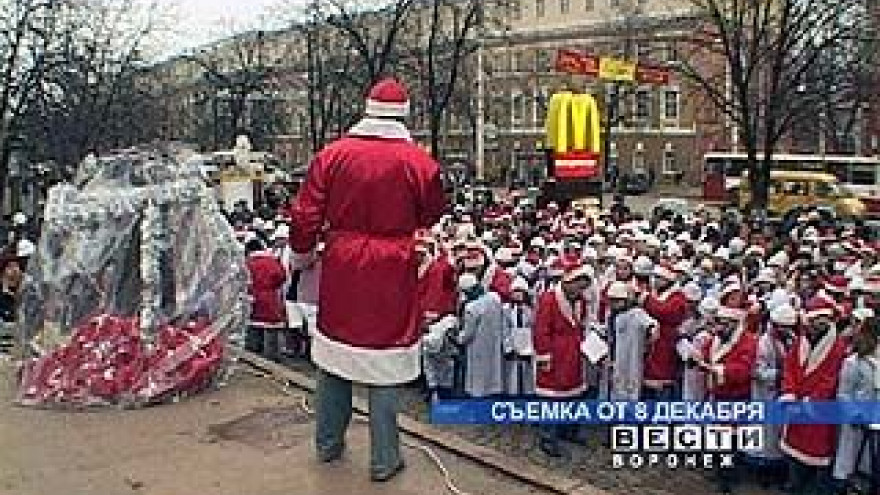 Акция "Возвращенный праздник" собрала около 4.000 Дедов Морозов