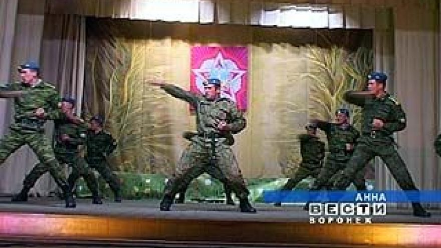 Курсанты воздушно-десантного училища приехали к аннинским школьникам