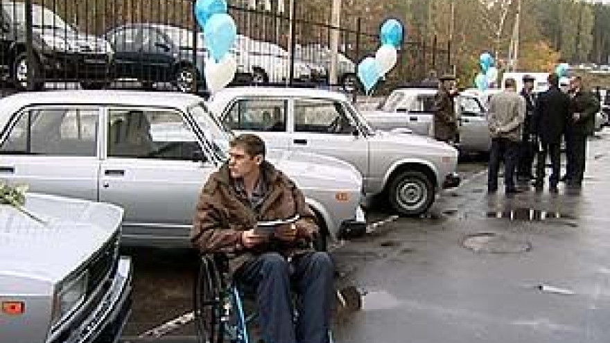 Фонд социального страхования вручил автомобили, пострадавшим на производстве