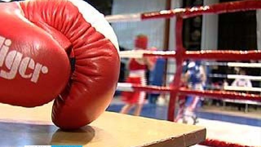 200 боксеров из разных регионов боролись за награды клуба "Золотые перчатки"