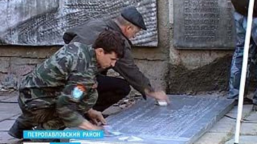 Казаки в Старой Криуше отремонтировали памятник ко Дню Победы
