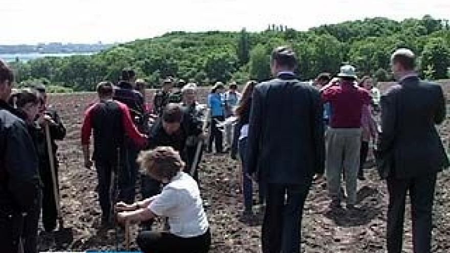 В районе СХИ появился яблоневый сад