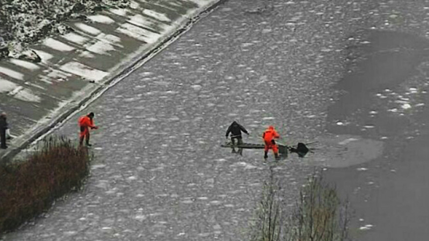 В Воронеже рыбак вышел на тонкий лёд водохранилища и едва не погиб