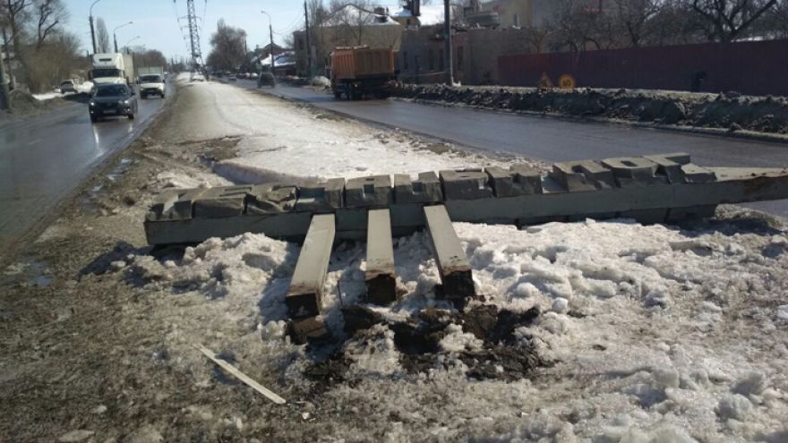 Повреждённую в ДТП стелу «Песчаный лог» в Воронеже реконструируют