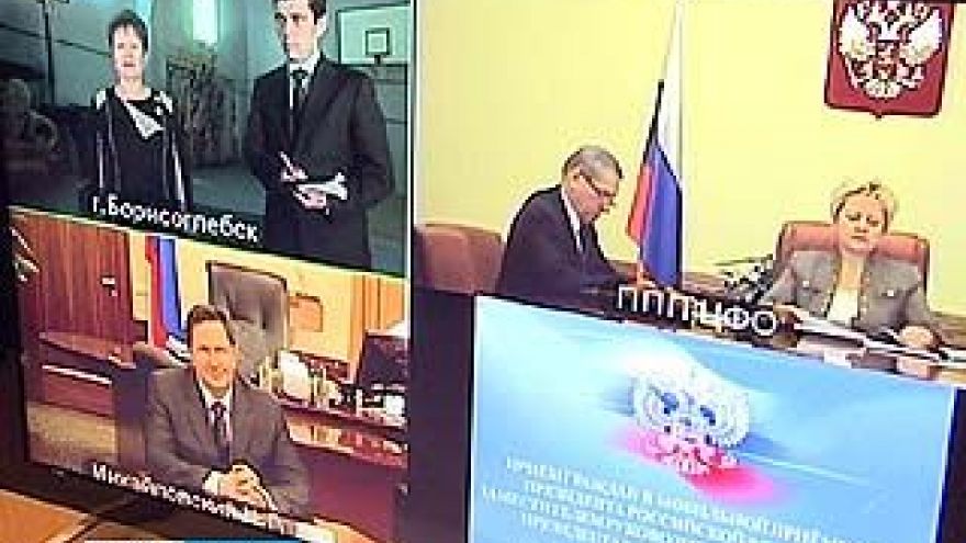 В режиме видеоконференции воронежцы жаловались на ЖКХ, дороги и социальную сферу