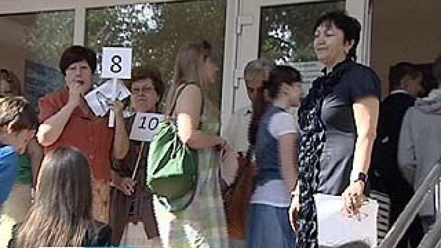 Выпускники школ сдают второй обязательный ЕГЭ по математике